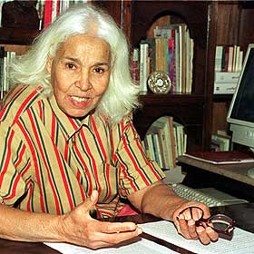 DRO FRA LANDET: Forfatter og feminist Nawal el Saadawi flyttet fra Egypt i mars i �r, p� grunn av gjentatte trusler fra religi�se ledere i landet.