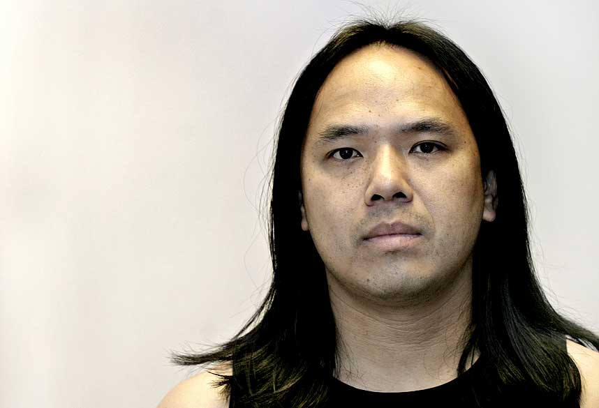 AVH�RT I 19 TIMER: Politiet var rolige, men bestemte da de beslagla alle notater Ralf Lofstad (32) hadde gjort i Vietnam. Journalisten ble p�grepet p� hotellet i g�r morges.