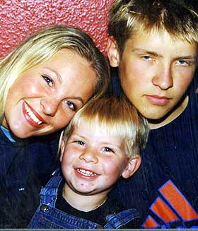  Søsknene: Janne med brødrene Henrik og Marius.