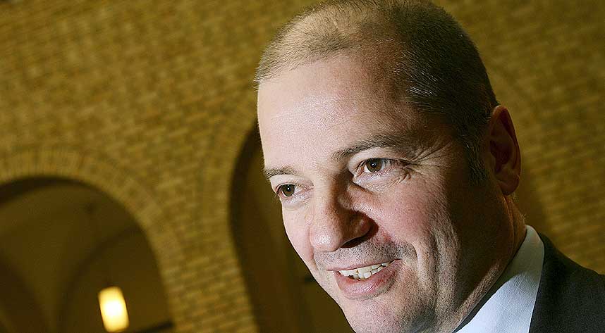  - VIL FORTSETTE � MASE: Olje- og energiminister Odd Roger Enoksen leder forumet og er enig med Aasjord i at kvinneandelen er for lav.