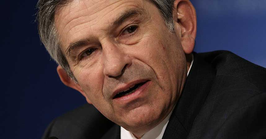 TYNN TR�D: Verdensbankens president Paul Wolfowitz' jobb henger i en tynn tr�d etter at hjalp sin kj�reste til forfremmelse og l�nnsforh�yelse.