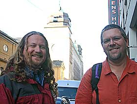 EFFEKTVETERANER: Greg Downing fra Sony Imageworks og bransjeveteran Eric Hanson er i Oslo for � l�re norske filmfolk om spesialeffekter i film og fototeknikker.