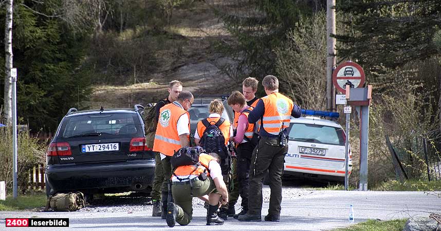 S�K: Folk fra Norsk Folkehjelp gj�r seg klar til � lete etter mannen i 40-�rene som er savnet i et skogsomr�de p� Auli i Akershus.