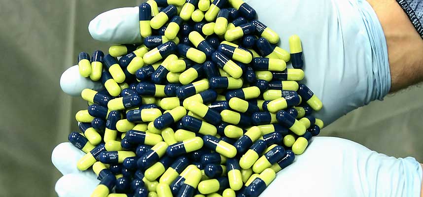 �KT SELVMORDSFARE: Antidepressive legemidler eller s�kalte lykkepiller kan �ke risiko for selvdestruktiv oppf�rsel for unge. N� vil amerikanske legemiddelverket ha obligatorisk advarsel. Foto: Darron Cummings/AP/SCANPIX.