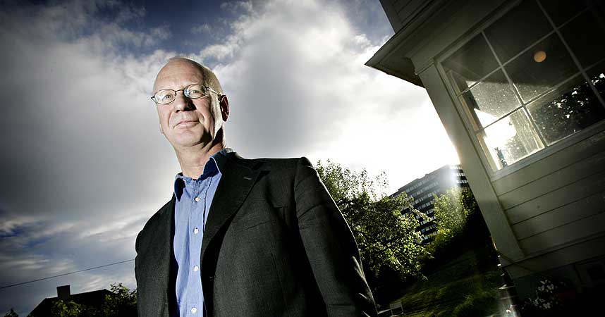 TREKKER SEG: Trond Bakkevig er lagkaptein for prestene, men trekker seg fra kampen i protest mot at de kvinnelige prestene ikke f�r spille.