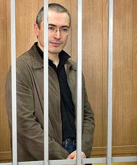 FORVIST TIL SIBIR: Oligarken Mikhail Khodorkovskys selskap Yukos ble oppl�st og overtatt av staten.
