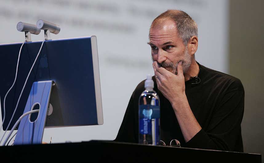 HVEM ER FALSKE STEVE? Den falske, satiriske Steve Jobs-bloggen er blitt obligatorisk lesestoff i den amerikanske teknologiindustrien. N� g�r spekulasjonene h�yt om hvem som st�r bak. Foto: AP/Scanpix