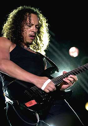 �NDSMENNESKE: Ogs� gitarist Kirk Hammett er opptatt av filosofi. If�lge et intervju fra 2001 er han ogs� ivrig yoga-ut�ver.
