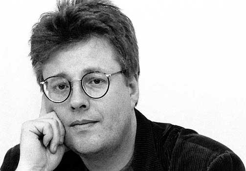 SELGER FLEST B�KER: Avd�de Stieg Larsson setter lydbokrekord i Sverige og selger i b�tter og spann ogs� i Norge.