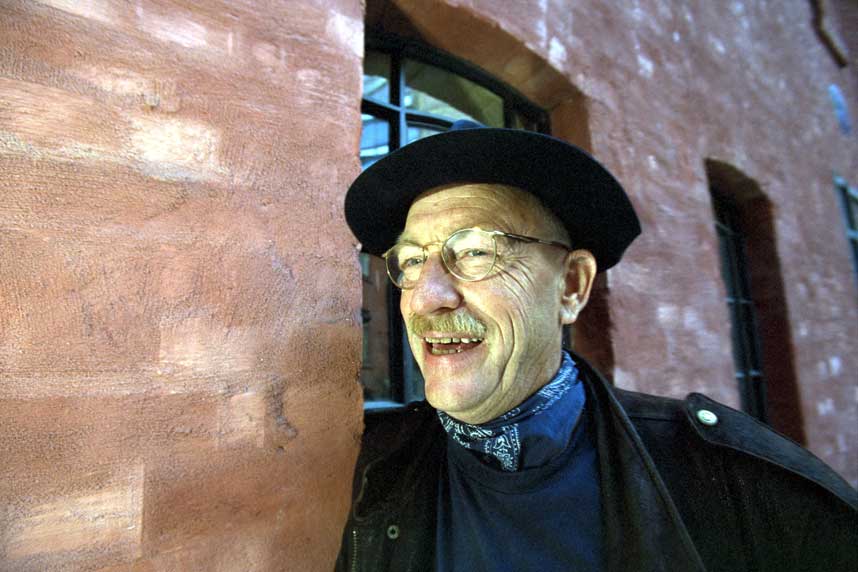 KAN SMILE: Gert Nyg�rdshaug leder folkek�ringen av Norges beste bok.