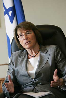 FEILSITERT:  - Jeg misliker sterkt at noen legger ord i munnen p� meg, sier den israelske ambassad�ren Miryam Shomrat om antisemittisme-sitat.