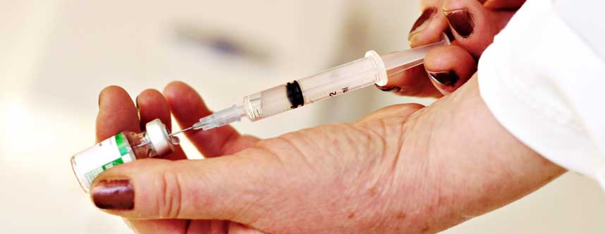 ANBEFALT VAKSINE: Helse- og omsorgsdepartementet vurderer n� om vaksinen Gardasil skal gis til jenter i Norge, slik Folkehelsa har anbefalt.