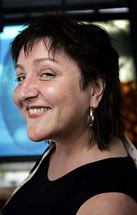 F�LGER OPP: Anne B. Ragde slipper i h�st �Ligge i gr�nne enger�.