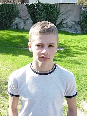ELDST AV DE YNGSTE: Nikolai Nedreb� (14) fra Son har sendt inn fargerike tegninger.