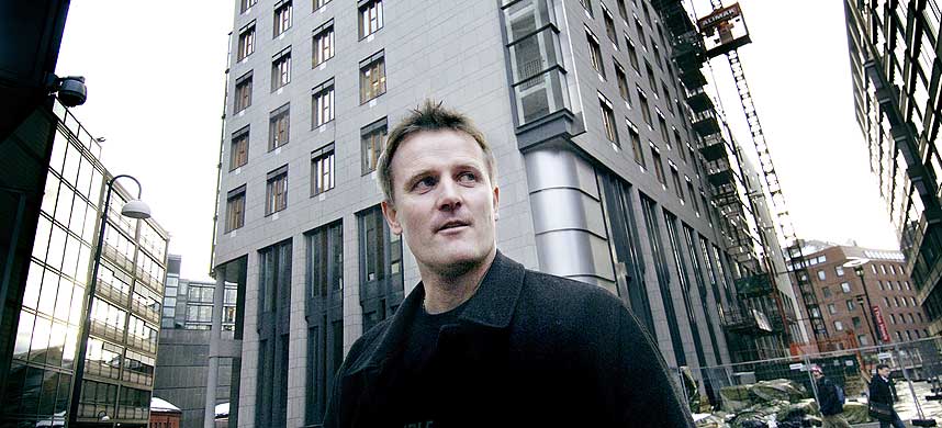  VIL BIDRA I BOK: Men arbeidsgiver TV 2 synes det ville v�re uklokt av Johnny Brenna � skrive ransbok n�.
