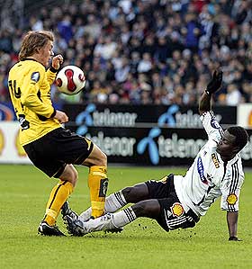 UNGT H�P: Espen B�rufsen er en av unggutta som har sl�tt til for Start i �r. Men i kveld m�ter han Vard Haugesund i cupen. Ogs� Vard stiller med et ungt og sultent mannskap.