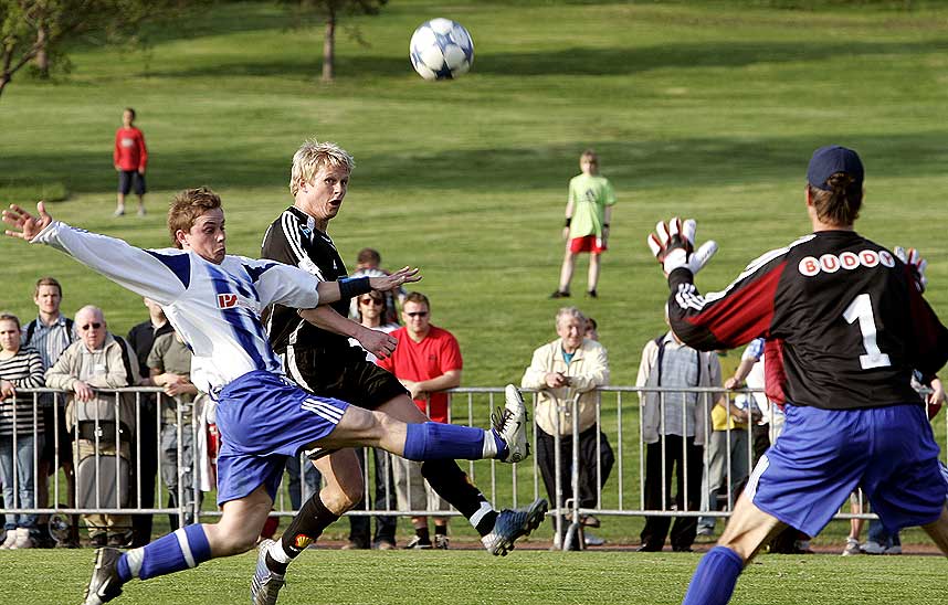 SIKKER P� SEIER: Rosenborg-supporterne i Kjernen f�ler seg trygge p� at RBK slipper � dele skjebne med Molde og ryke ut av cupen mot KIL/Hemne. Da samfylkingene slo ut erkerivalene i 1. runde, sendte Kjernen to kasser �l til KIL-spillerne.