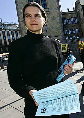 ANMELDTE EKERN: Dyrvernorganisasjonen NOAH og leder Siri Martinsen mente matskribenten oppfordret til � koke krabber, som NOAH mener p�f�rer dyrene smerte.