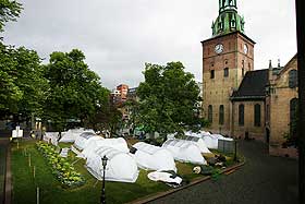 I FJOR: Et 70-tall afghanere sultestreiket i 26 dager utenfor Oslo domkirke.