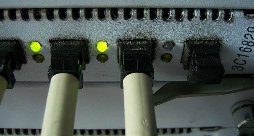 TREKKER UT PLUGGEN: Telenor bidrar til en kommersiell privatisering av Internett som er ytterst problematisk, mener Dagbladet.nos kommentator. Foto: Scanpix