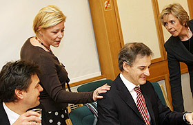  OGS� I AFGHANISTAN:  Utenriksminister Jonas Gahr St�re og forsvarsminister Anne-Grete Str�m-Erichsen dr�fter Afghanistan med Siv Jensen og utenrikskomiteens leder Olav Akselsen (Ap) i februar i �r. N� var det bare Siv Jensen som var i Afghanistan.