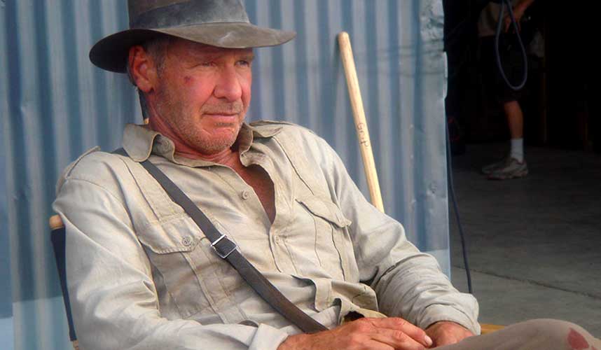 KLASSISK HABITT: Bredbremmet hatt og m�kkete skjorte - joda, Harrison Ford er tilbake som Indiana Jones, 18 �r etter at forrige film hadde premiere.