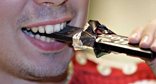 M�RK,IKKE HVIT: Sjokolade kan virke helsefremmende, om den er m�rk nok.