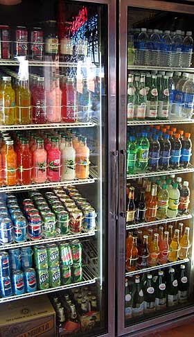 MILJ�SYNDER: Kj�ledisker og -skap i supermarkeder st�r bak flere millioner tonn klimagassutslipp i �ret.