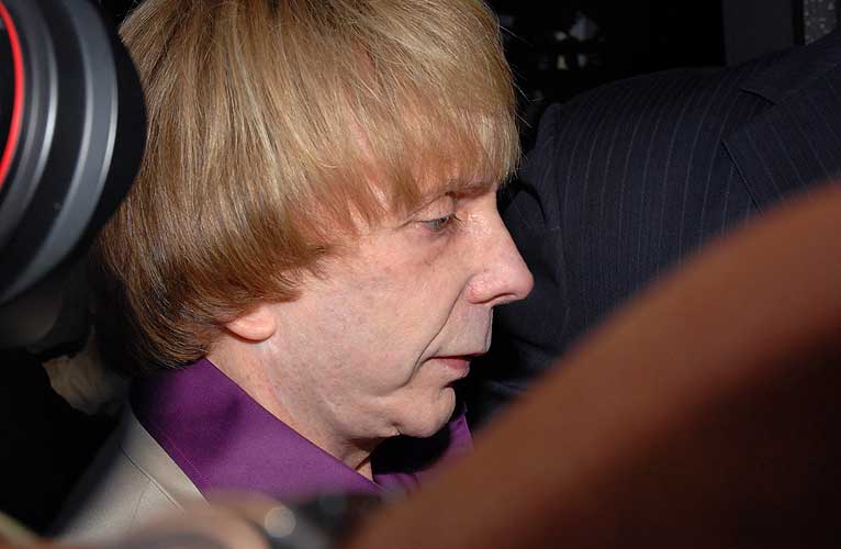 MISOGYNIST: Phil Spector blir stemplet som kvinnehater i retten etter at en tidligere politimann og sikkerhetsvakt har gjengitt uttalelser Spector kom med p� 90-tallet. Her er han fotografert p� vei til rettssalen.