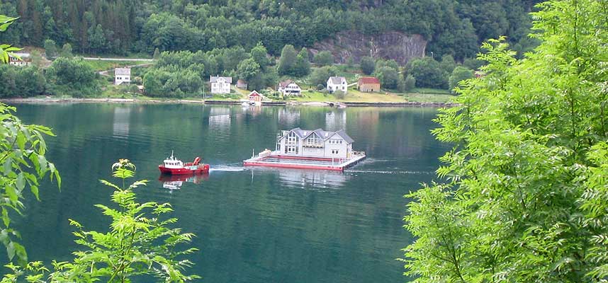P� PLASS: Slik s� det ut da det nye anlegget ble dratt p� plass. Sist helg �pnet den nye turistsatsingen i Hardanger.