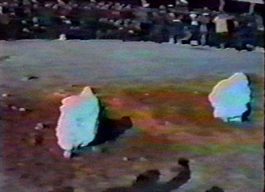 STEINING: Bildet er hentet fra en steining i det nordlige Iran for sju �r siden.