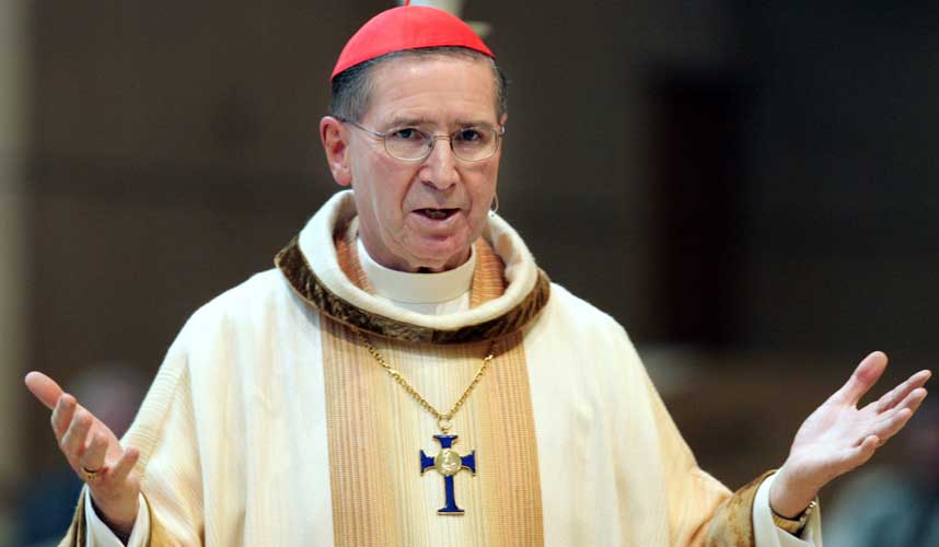 KARDINALEN: Kardinal Rogery Mahony holder messe i katedralen i Los Angeles.