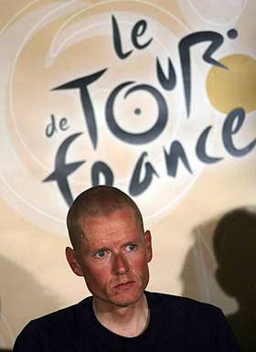 BEKLAGET: Michael Rasmusen beklaget p� en pressekonferanse tidligere i uka at han ikke hadde samarbeidet godt nok med antidoping-jegerne. N� er han kastet ut av Tour de France.