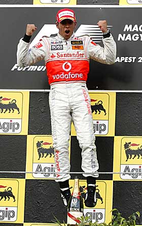 VANT I G�R: Hamilton har mye � feire.