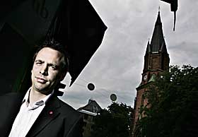 B�R BESKYTTE KVINNER:- Jeg tror det er viktigere � diskutere hva menn kan gj�re for � beskytte utenlandske kvinner som blir tvunget til prostitusjon, sier Ap-politiker Arild Stokkan-Grande.