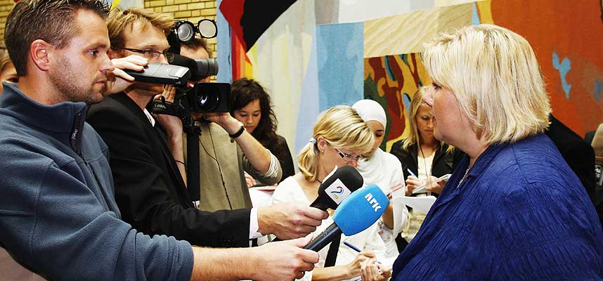 FORTSATT TILLIT: Erna Solberg sa p� en pressebriefing i dag at hun fortsatt har tillit til Ditlev-Simonsen.