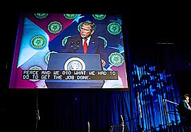 VI GJ�R DET: President George W. Bush sa under talen til amerikanske krigsveteraner at USA vil angripe f�r det er for sent.