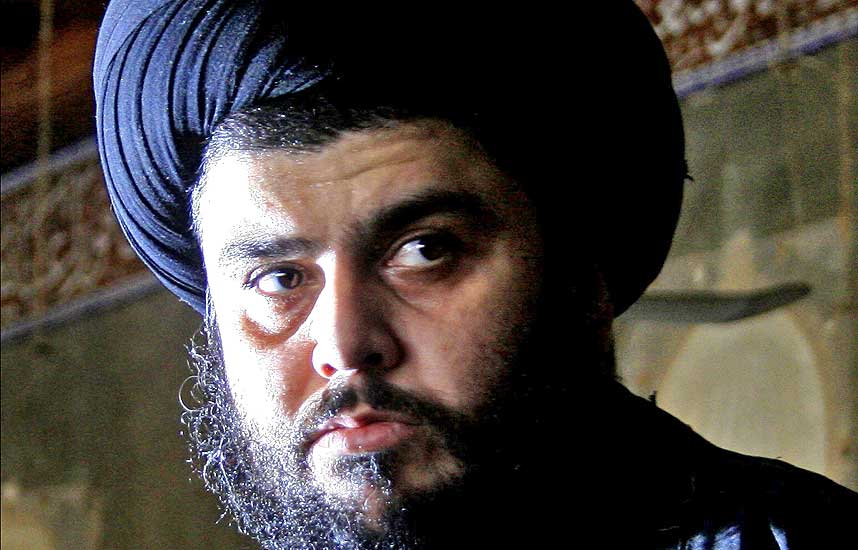 MEKTIG MILITSLEDER: Den ytterligg�ende sjialederen Moqtada al-Sadr ga i dag beskjed om at hans Mahdi-h�r vil innstille alle kamper i et halvt �r framover. Dette arkivfotoet er fra 23.november 2006.