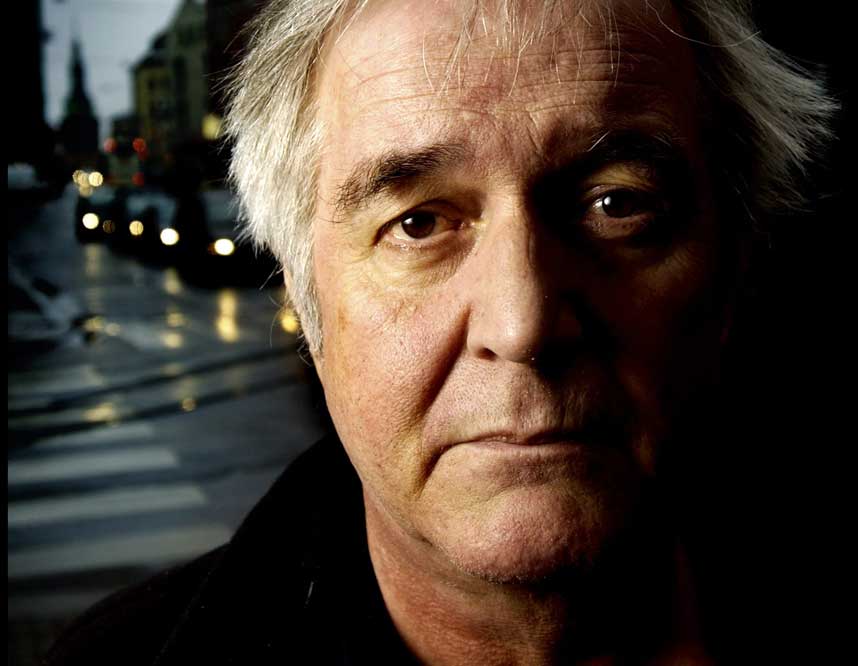 KRITISERER TEATRENE: Den svenske forfatteren Henning Mankell er i Molde for � sette opp sitt eget teaterstykke.
