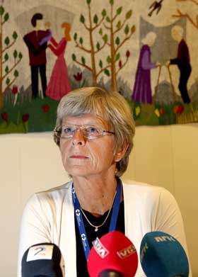 F�R REFS: Ali Farahs bistandsadvokat, Abid Q Raja, ba i g�r sykehusdirekt�r Tove Strand om � g� av p� grunn av rotet i ambulansesaken.