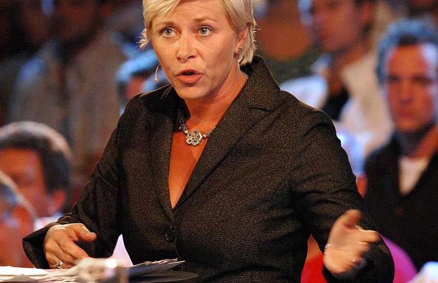 RISIKERER STRAFFESKATT:  Oslo ligningskontor savner innberetning av 2,7 millioner kroner fra Fremskrittspartiets stortignsgruppe. Her er Frp-leder Siv Jensen p� folkem�te i Bergen i forrige uke.