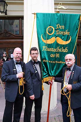 PRYD: Den norske klubben stilte med dagens mest stilfulle fane, for � veie opp for at bartene ikke var de mest outrerte.