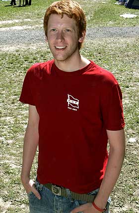 MARTIN HENRIKSEN SVARER DEG: 16:00 svarere leder for Arbeidernes Ungdomsfylking, Martin Henriksen, p� dine sp�rsm�l.  Send inn sp�rsm�l her!
