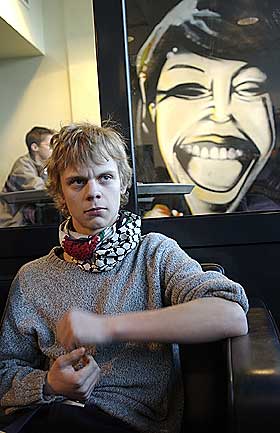 RU SVARER DEG!11.00 svarer RU-leder Mimir Kristjansson p� sp�rsm�l fra deg! Send inn dine sp�rsm�l her!