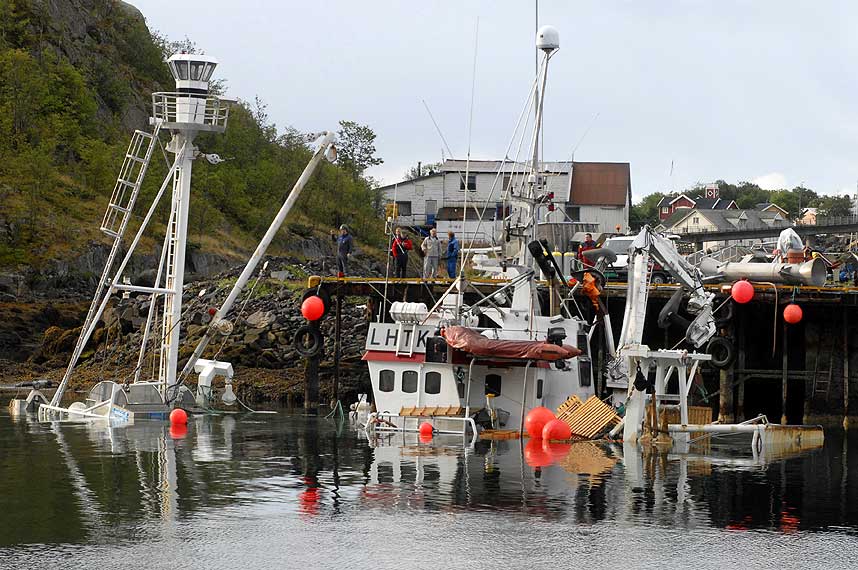 SABOTASJE: Hvalfangstskuta �Willassen senior� sank ved kai i Lofoten.