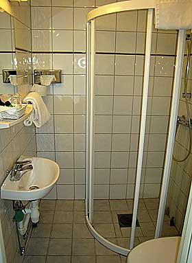 TO SM� BAD: En pussig l�sning.