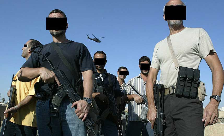 Medlemmer av Blackwater p� et hustak i Bagdad, 18.  september. En Kongressh�ring skal fors�ke � finne ut hva som skjedde to dager f�r, da 11 irakere ble drept av ildgivning fra sikkerhetsgruppa.