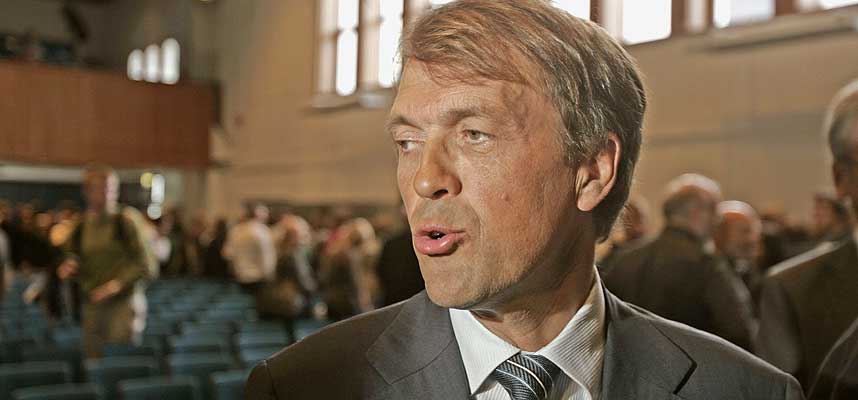 HVA ER HANS ANSVAR? Konsernsjef Eivind Reiten i Hydro holdt f�r helgen foredrag p� Norges Handelsh�yskole i Bergen. N� m� han svare i korrupsjonsjakten.