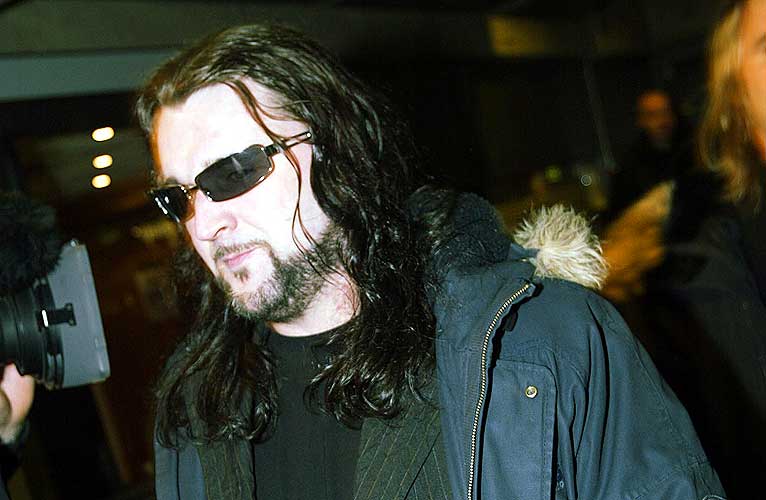 INGEN M�RKEMANN: Turboneger-vokalist Hans-Erik Dyvik Husby har ingenting imot homofile partnerskap som inng�s andre steder enn i kirken. Her fotografert p� Spellemannspris-utdeling for fire �r siden.