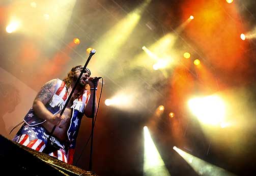 POPUL�R ROCKER: Og konservativ kristen. Her Hank von Helvete p� scenen under Quartfestivalen.